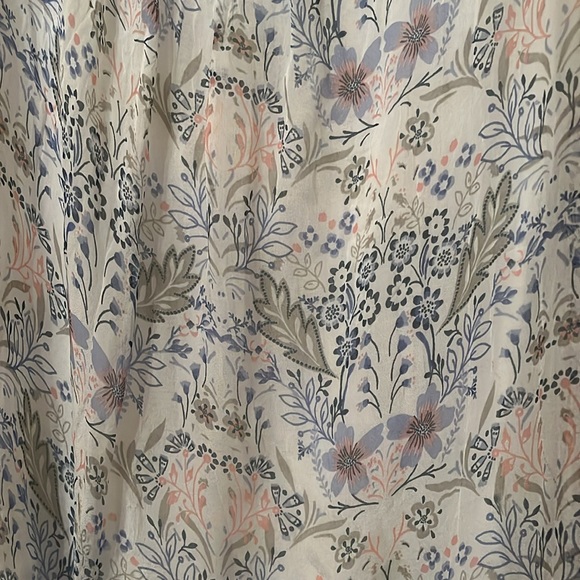 Via Singoria sleeveless top with a light soft lining. - Picture 4 of 4